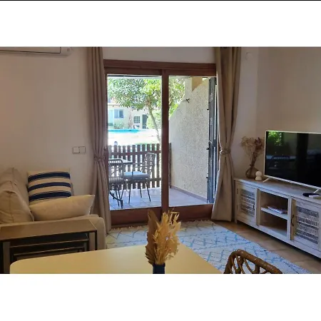 度假居 Charming House With Pool, Not Far From Beaches, Mountain And