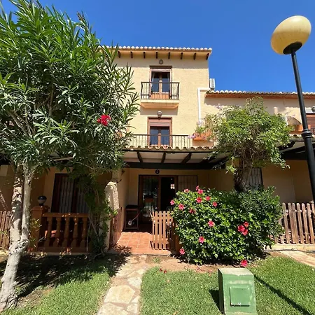 Сasa de vacaciones Charming House With Pool, Not Far From Beaches, Mountain And *