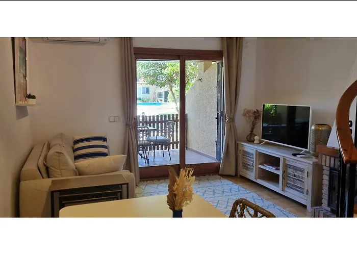 Casa de Férias Charming House With Pool, Not Far From Beaches, Mountain And